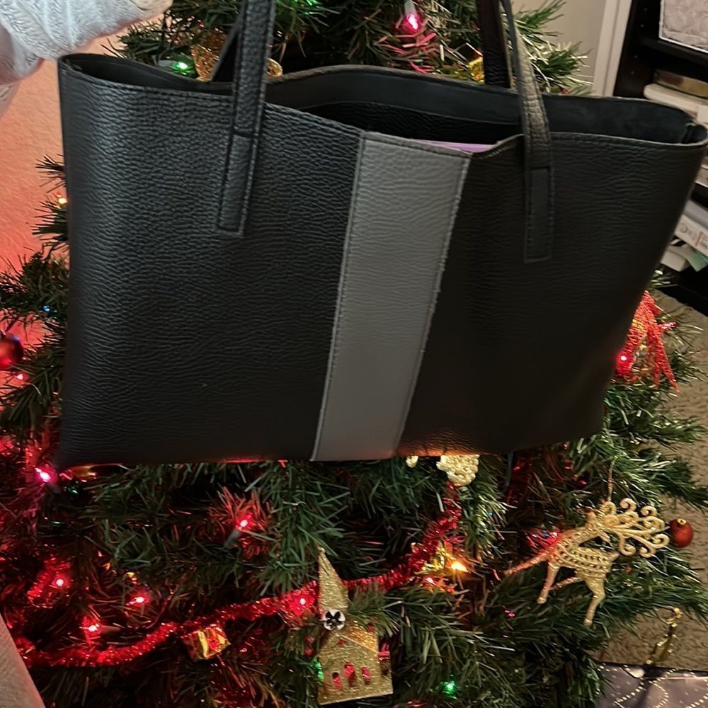 Vinci camuto leather official hand bag.
